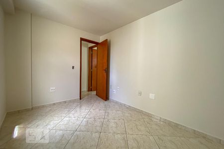 Quarto 1 de apartamento para alugar com 2 quartos, 54m² em Ramos, Rio de Janeiro