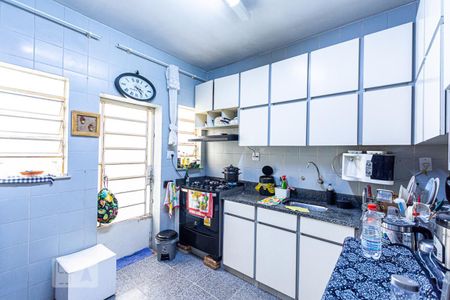 Casa à venda com 800m², 4 quartos e 4 vagasCozinha 