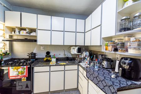 Casa à venda com 800m², 4 quartos e 4 vagasCozinha 