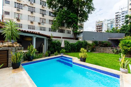 Casa à venda com 800m², 4 quartos e 4 vagasÁrea comum - Piscina
