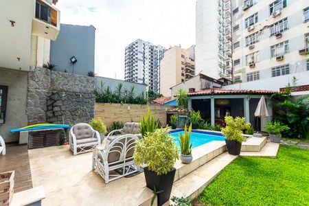 Casa à venda com 800m², 4 quartos e 4 vagasÁrea comum - Piscina