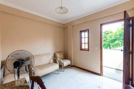 Casa à venda com 700m², 13 quartos e 3 vagas Casa à venda com 700m², 13 quartos e 3 vagasSala