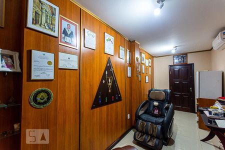 Casa à venda com 700m², 13 quartos e 3 vagas Casa à venda com 700m², 13 quartos e 3 vagasQuarto