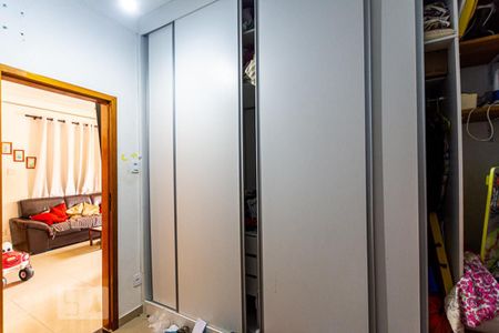 Casa à venda com 700m², 13 quartos e 3 vagas Casa à venda com 700m², 13 quartos e 3 vagasQuarto