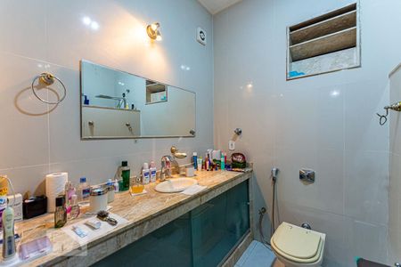 Casa à venda com 700m², 13 quartos e 3 vagas Casa à venda com 700m², 13 quartos e 3 vagasBanheiro