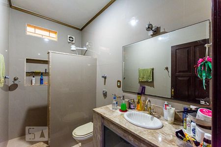 Casa à venda com 700m², 13 quartos e 3 vagas Casa à venda com 700m², 13 quartos e 3 vagasBanheiro