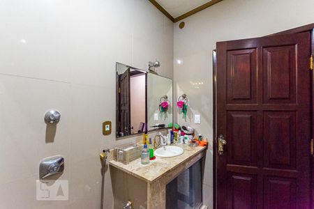 Casa à venda com 700m², 13 quartos e 3 vagas Casa à venda com 700m², 13 quartos e 3 vagasBanheiro