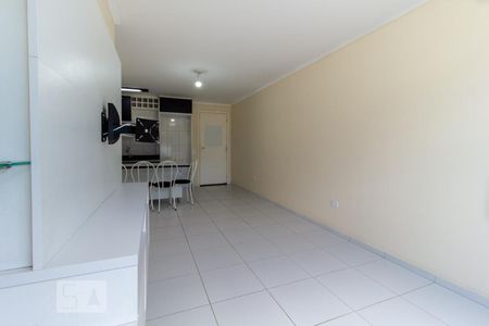 Sala de apartamento para alugar com 1 quarto, 49m² em Santa Quiteria, Curitiba