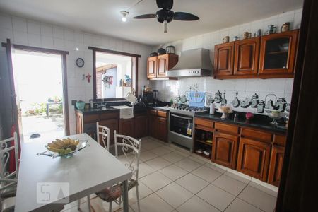 Casa à venda com 365m², 4 quartos e 3 vagasCozinha