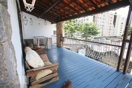 Casa à venda com 365m², 4 quartos e 3 vagasVaranda Fronta