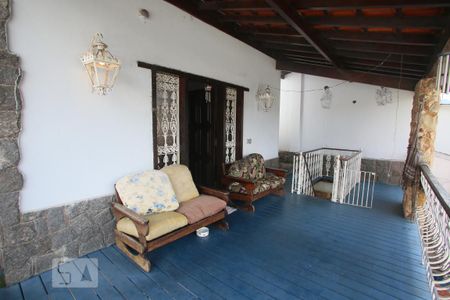 Casa à venda com 365m², 4 quartos e 3 vagasVaranda Fronta