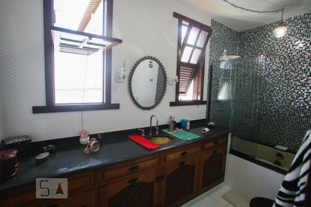 Casa à venda com 365m², 4 quartos e 3 vagasBanheiro da Suíte