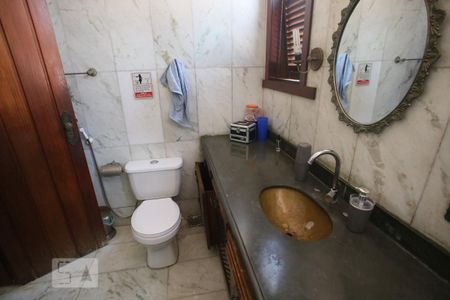 Casa à venda com 365m², 4 quartos e 3 vagasBanheiro Social