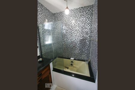 Casa à venda com 365m², 4 quartos e 3 vagasBanheiro da Suíte