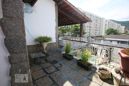 Casa à venda com 365m², 4 quartos e 3 vagasVaranda Frontal