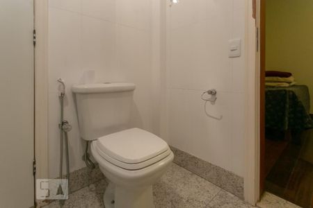 Apartamento à venda com 400m², 4 quartos e 3 vagasBanheiro da Suíte 2