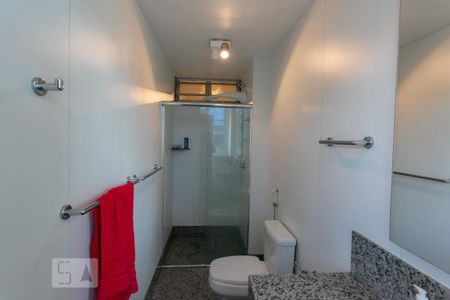 Apartamento à venda com 400m², 4 quartos e 3 vagasBanheiro da Suíte 1