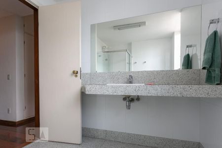 Apartamento à venda com 400m², 4 quartos e 3 vagasBanheiro da Suíte 4