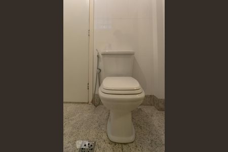 Apartamento à venda com 400m², 4 quartos e 3 vagasBanheiro da Suíte 2