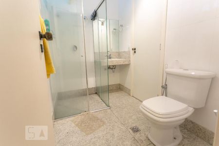 Apartamento à venda com 400m², 4 quartos e 3 vagasBanheiro da Suíte 2