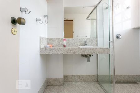 Apartamento à venda com 400m², 4 quartos e 3 vagasBanheiro da Suíte 3