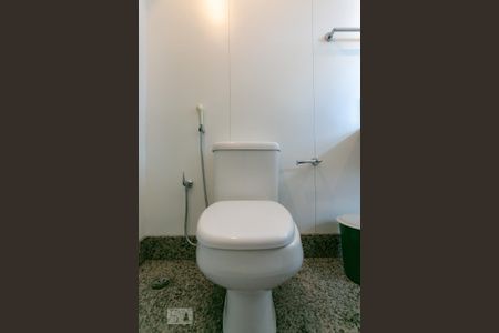 Apartamento à venda com 400m², 4 quartos e 3 vagasBanheiro da Suíte 1