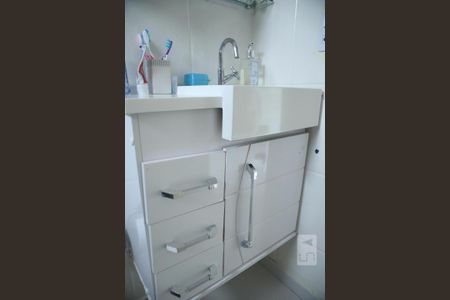 Casa de condomínio à venda com 55m², 2 quartos e 1 vagaBanheiro