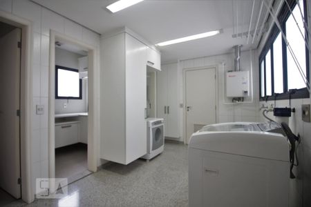 Apartamento para alugar com 370m², 4 quartos e 5 vagasÁrea de Serviço
