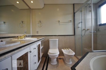Apartamento para alugar com 370m², 4 quartos e 5 vagasBanheiro 2 da suíte 1