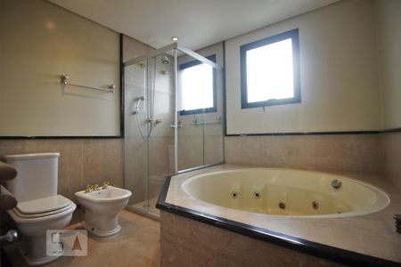 Apartamento para alugar com 370m², 4 quartos e 5 vagasBanheiro 2 da suíte 1