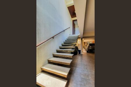 Casa à venda com 250m², 3 quartos e 4 vagasEscada