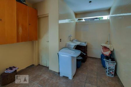 Casa à venda com 250m², 3 quartos e 4 vagasÁrea de Serviço