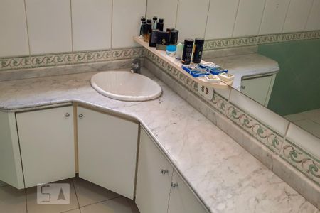 Casa à venda com 250m², 3 quartos e 4 vagasBanheiro Social