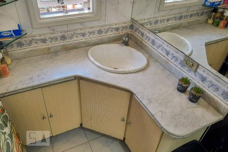 Casa à venda com 250m², 3 quartos e 4 vagasBanheiro da Suíte