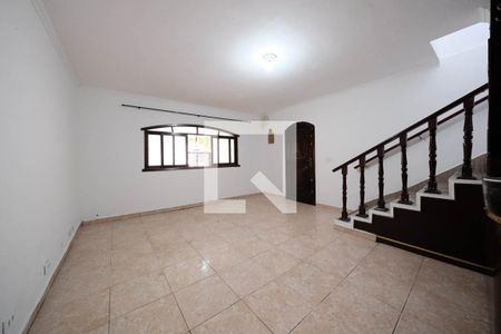 Sala de casa para alugar com 4 quartos, 230m² em Vila Nhocune, São Paulo