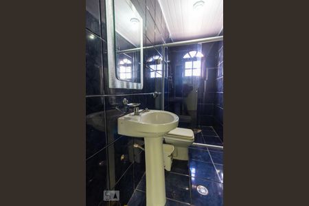 Casa à venda com 230m², 4 quartos e 2 vagas Casa à venda com 230m², 4 quartos e 2 vagasBanheiro 2