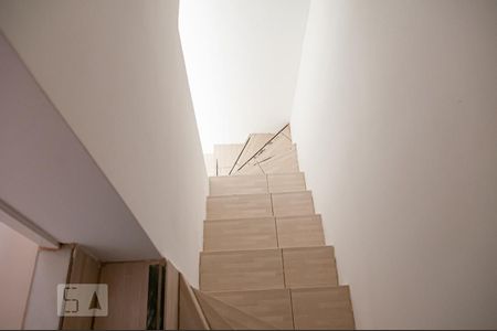 Escada de casa para alugar com 2 quartos, 55m² em Taquara, Rio de Janeiro