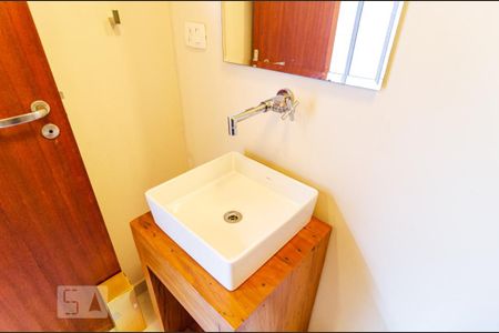 Casa à venda com 166m², 2 quartos e 2 vagasBanheiro de Serviço