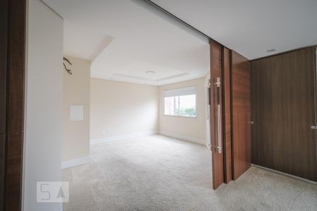 Quarto 1 de apartamento para alugar com 2 quartos, 440m² em Água Verde, Curitiba