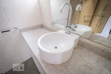 Apartamento para alugar com 440m², 2 quartos e 2 vagas Apartamento para alugar com 440m², 2 quartos e 2 vagasDetalhe do banheiro