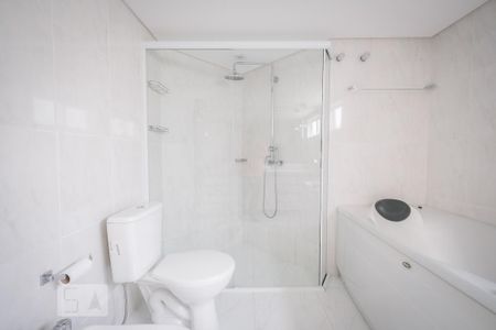 Apartamento para alugar com 440m², 2 quartos e 2 vagas Apartamento para alugar com 440m², 2 quartos e 2 vagasBanheiro da Suíte 1
