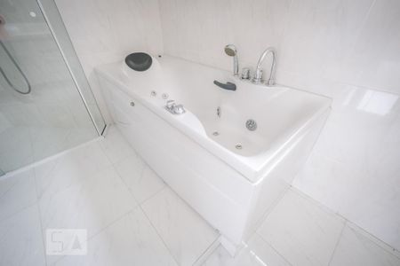 Apartamento para alugar com 440m², 2 quartos e 2 vagas Apartamento para alugar com 440m², 2 quartos e 2 vagasDetalhe do Banheiro da Suite