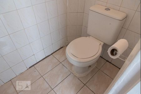Banheiro de serviço de casa para alugar com 3 quartos, 100m² em Vila São José, São Paulo