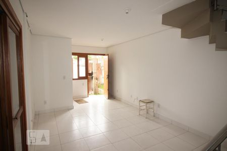 Sala de casa para alugar com 2 quartos, 145m² em Jardim Itu, Porto Alegre