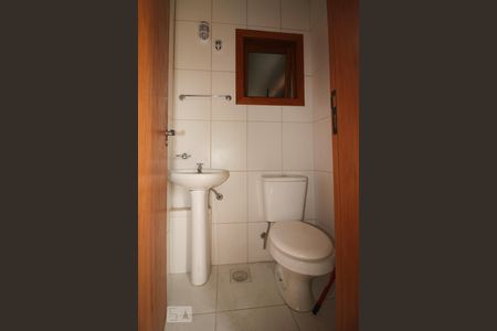 Lavabo de casa para alugar com 2 quartos, 145m² em Jardim Itu, Porto Alegre