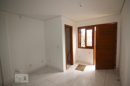 Sala de casa para alugar com 2 quartos, 145m² em Jardim Itu, Porto Alegre