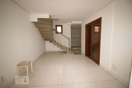 Sala de casa para alugar com 2 quartos, 145m² em Jardim Itu, Porto Alegre