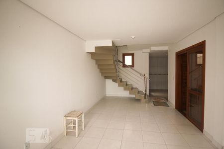 Sala de casa para alugar com 2 quartos, 145m² em Jardim Itu, Porto Alegre