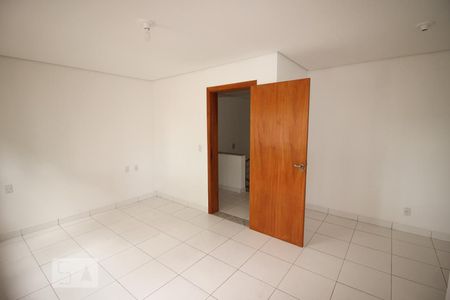 Suíte 1 de casa para alugar com 2 quartos, 145m² em Jardim Itu, Porto Alegre