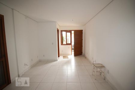Sala de casa para alugar com 2 quartos, 145m² em Jardim Itu, Porto Alegre